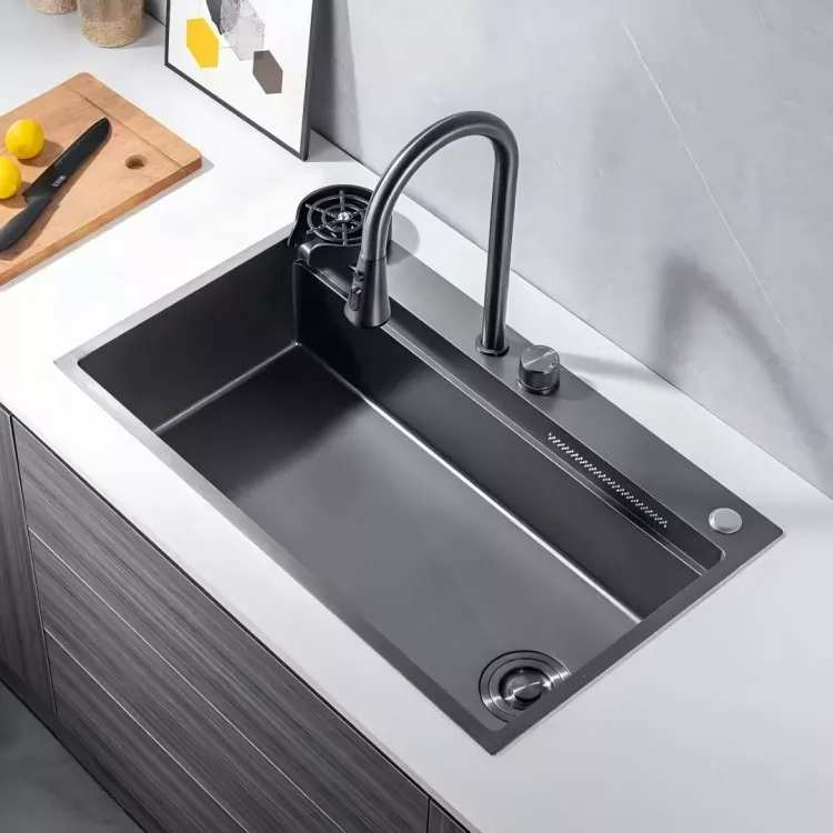 Faucet Cistine Folaithe Tarraingthe Amach le Feidhm Sprae